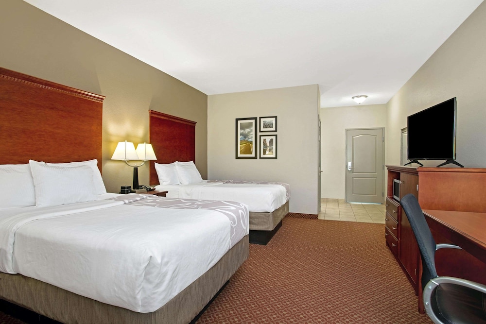 La Quinta Inn & Suites by Wyndham Fairfield TX 17/58