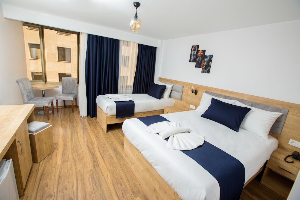 Golden Street Hotel 8/49