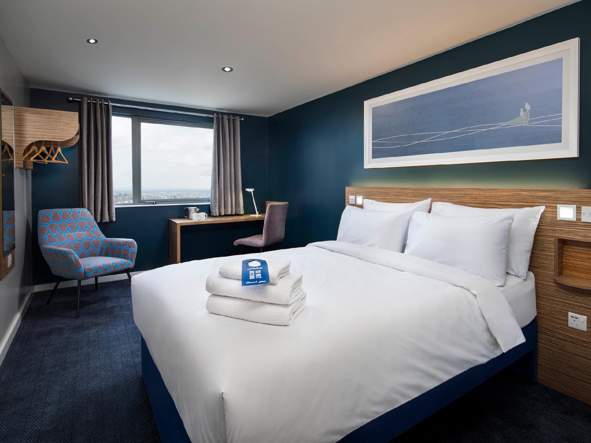 ROOM, DOUBLE BED