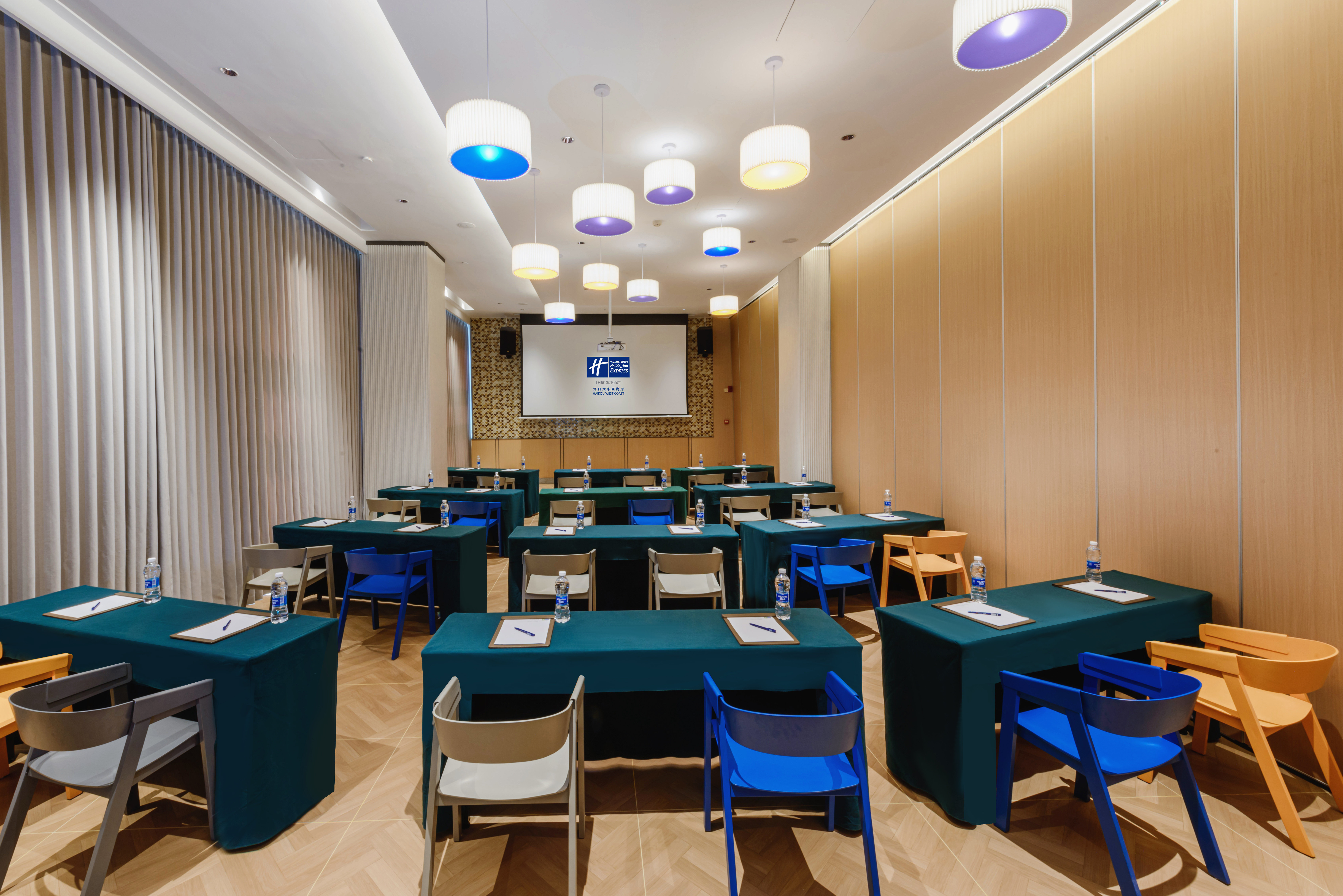 HOLIDAY INN EXPRESS HAIKOU WEST COAST 34/50