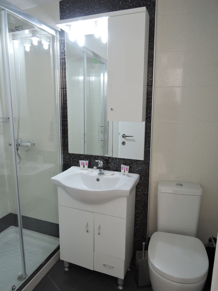 Fantasia Hotel Apartments 6/46