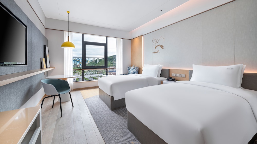 HOLIDAY INN Tongren Wanshan 11/48