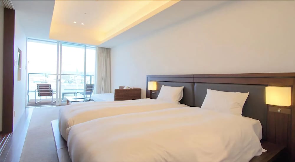 ROOM, TWIN BEDS