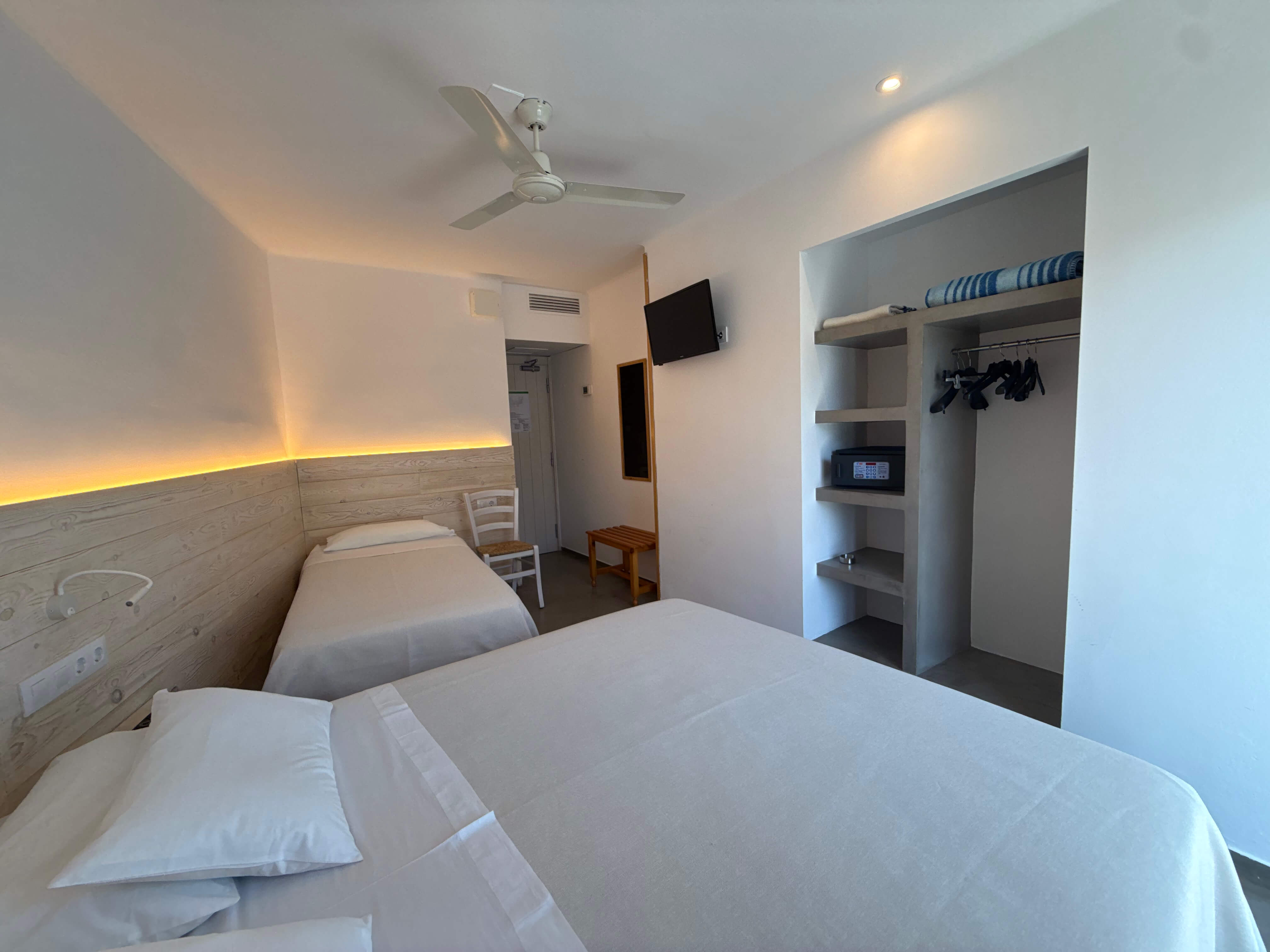 Hostal Rom 15/39