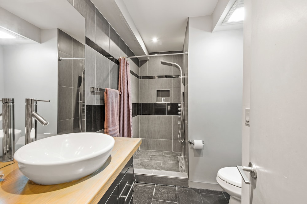 3 Bedrooms, Premium, Suite, 1 Queen and 2 King Beds, Pool Access، The Natchez Vacation Rentals 6/9