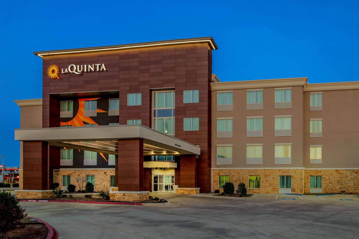 La Quinta Inn & Suites by Wyndham Northlake Fort Worth 2/25