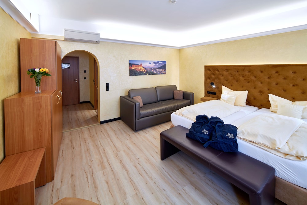 Comfort, 1 Double and 2 Bunk Beds، HOTEL HEIDELBERGER HOF 9/10