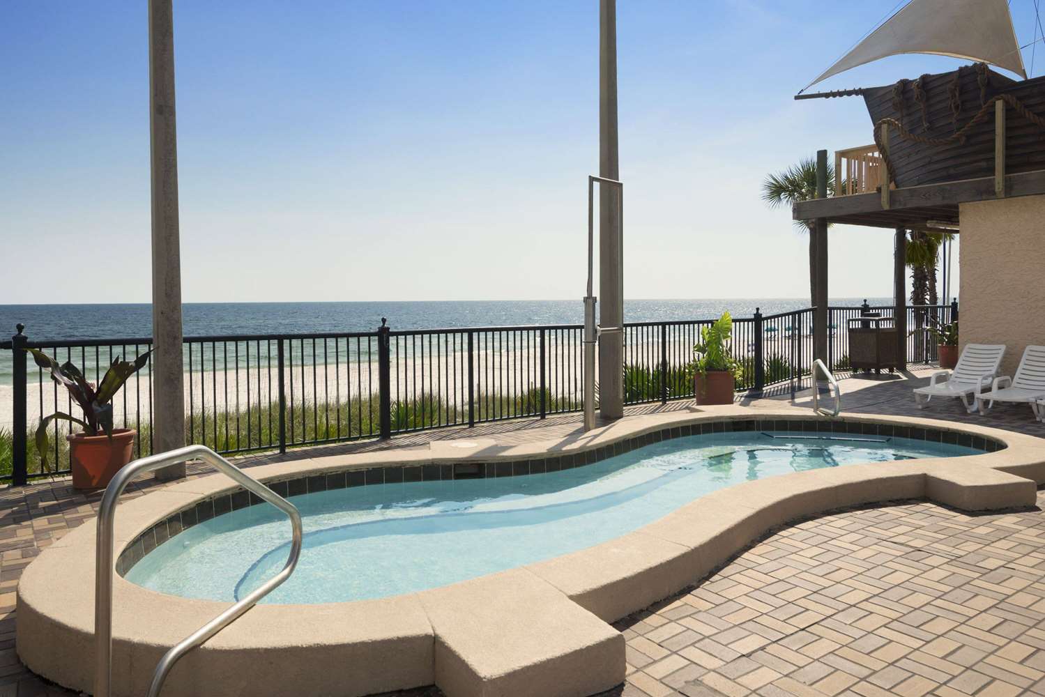 Days Inn By Wyndham Panama City Beach/Ocean Front 35/53