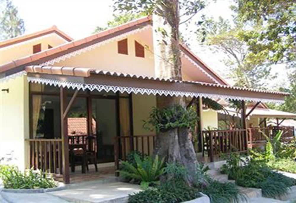 CHANG CLIFF RESORT 8/70