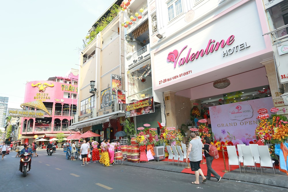 Valentine Hotel 43/50