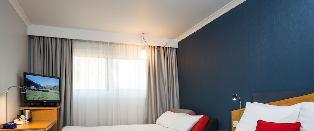 Holiday Inn Express Lichfield 16/38