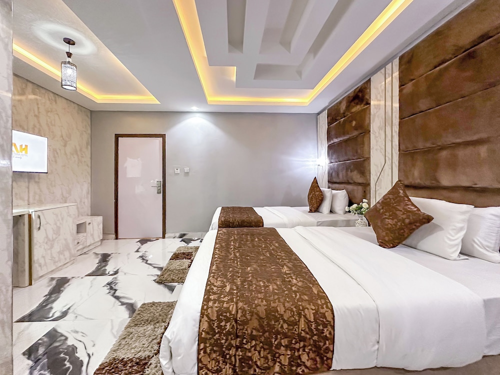 Deluxe, Single, Twin Beds