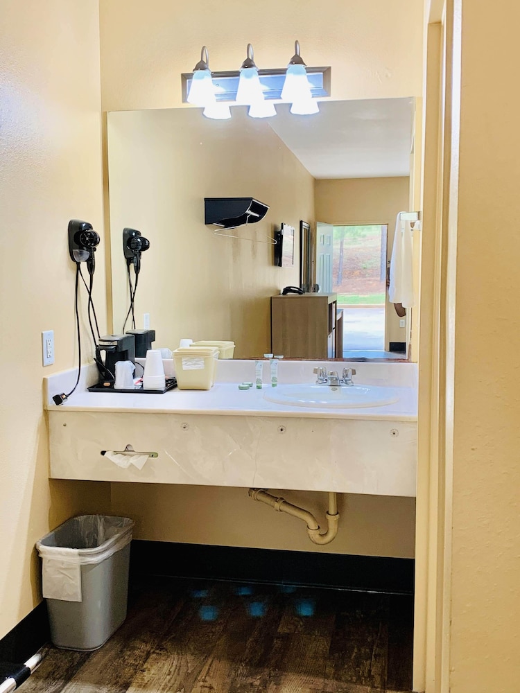 Weston Inn Suites 42/55