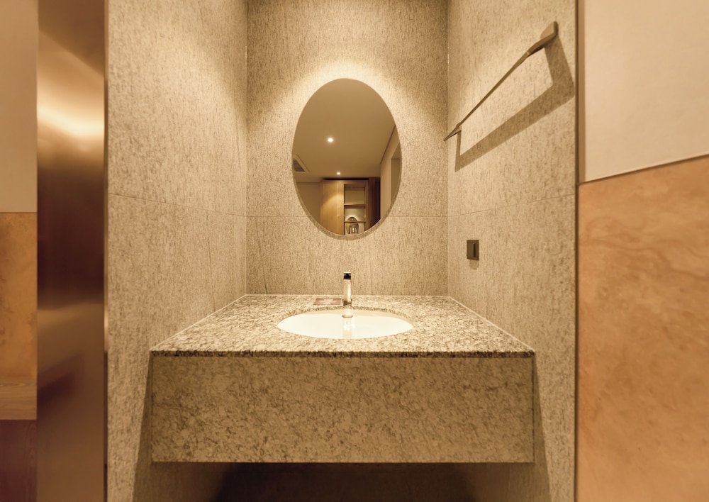 Capace Hotel 73/73