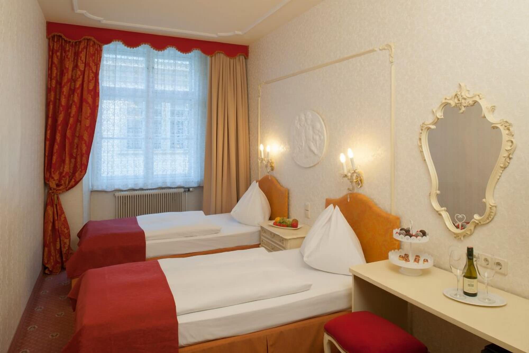 CLASSIC, DOUBLE BED