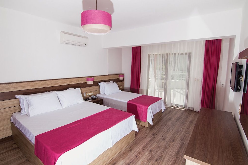 Eden Pyara Hotel Turunc 58/106