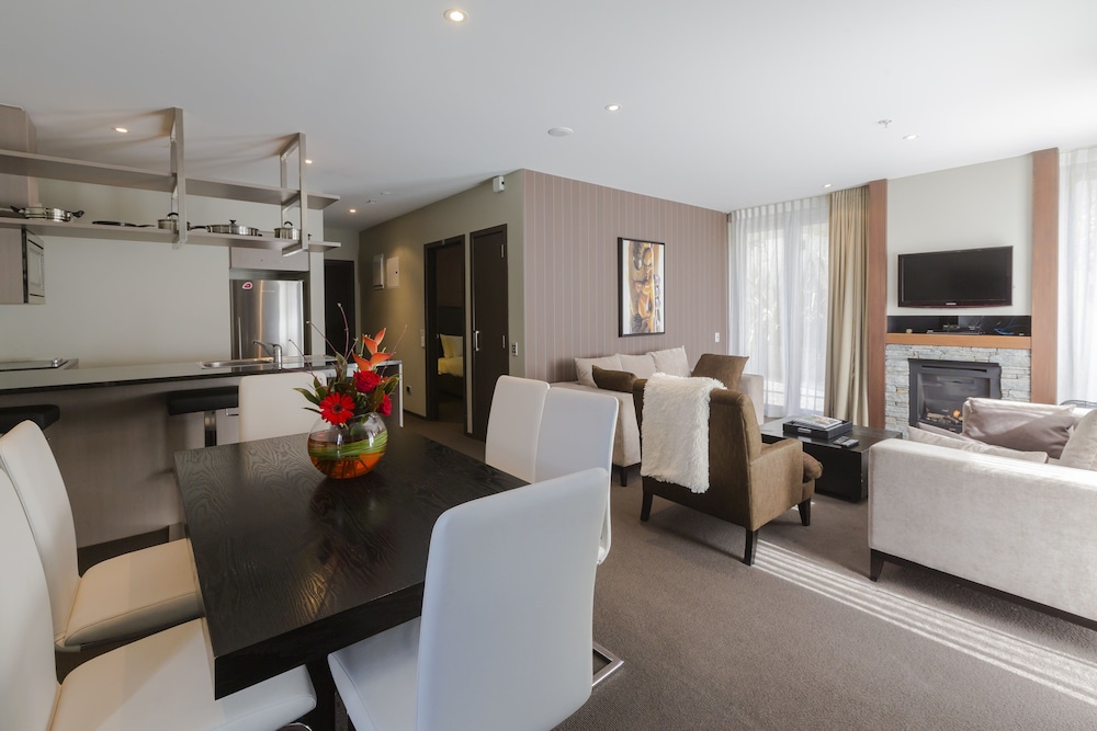 QUEENSTOWN VILLAGE APARTMENTS 31/54