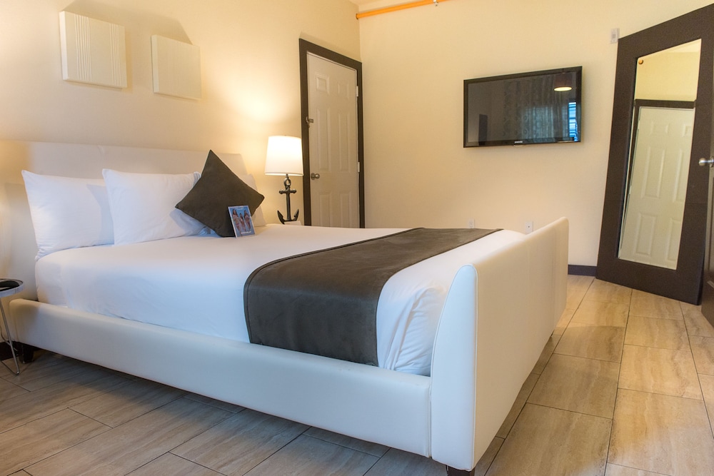 Tradewinds Apartment Hotel 19/65