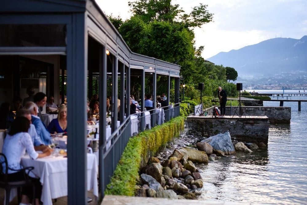 Bella Hotel & Restaurant 28/55