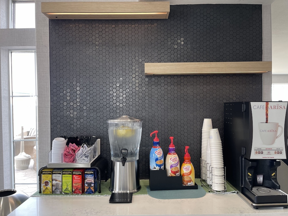 La Quinta Inn & Suites by Wyndham Hesperia Victorville 30/44