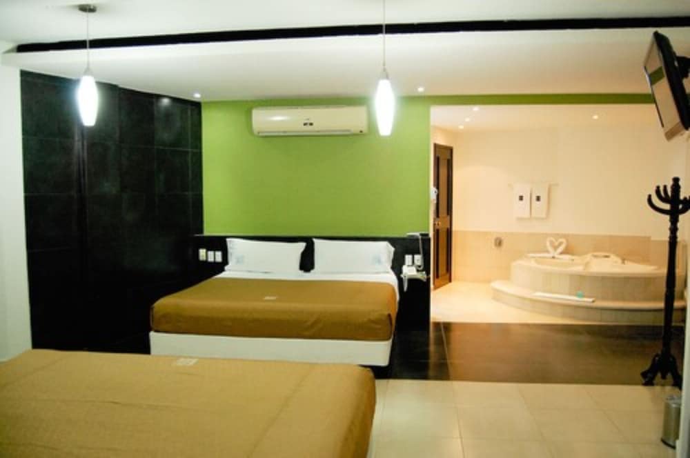 STANDARD, DOUBLE BED, HOT TUB