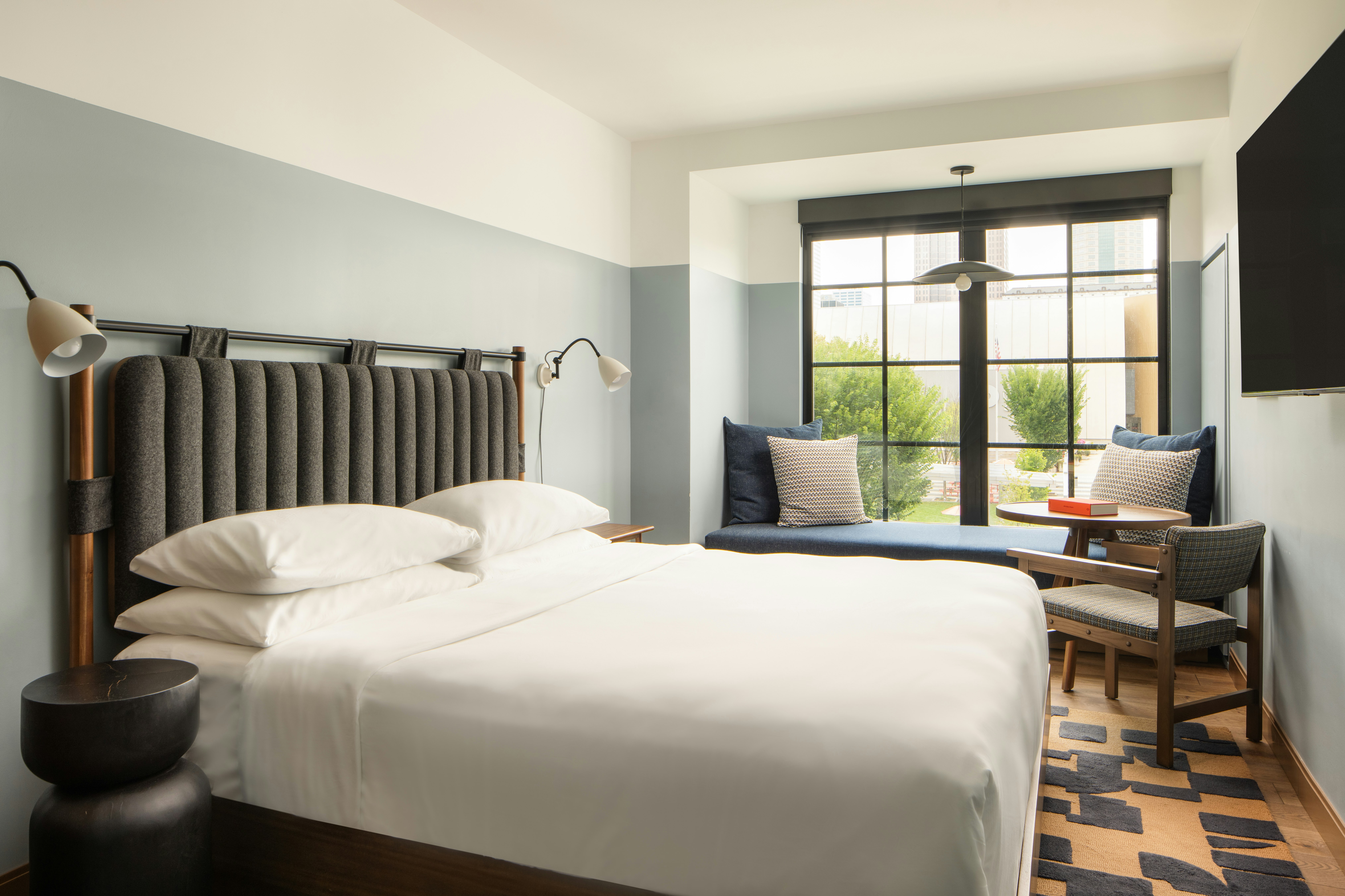 Artist, Flat, King Bed