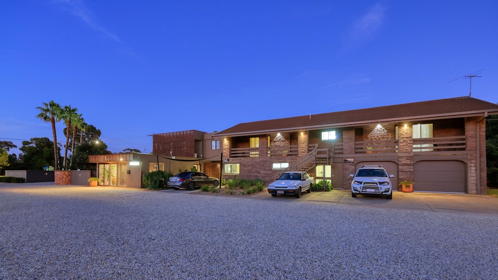 Motel Menere Apos S 49/61
