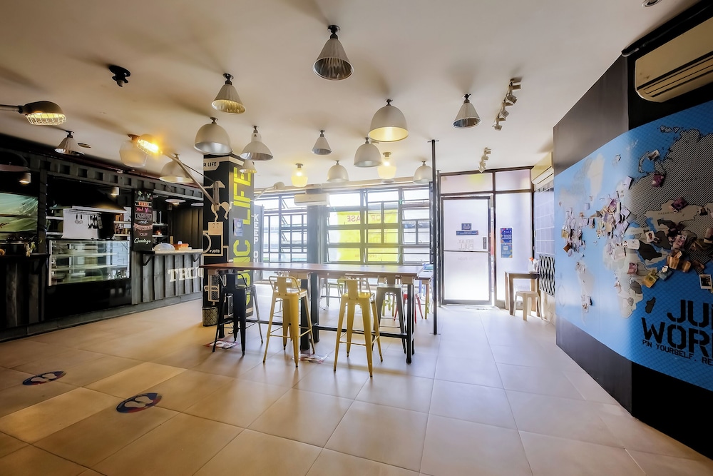 Junction Hostels 45/50