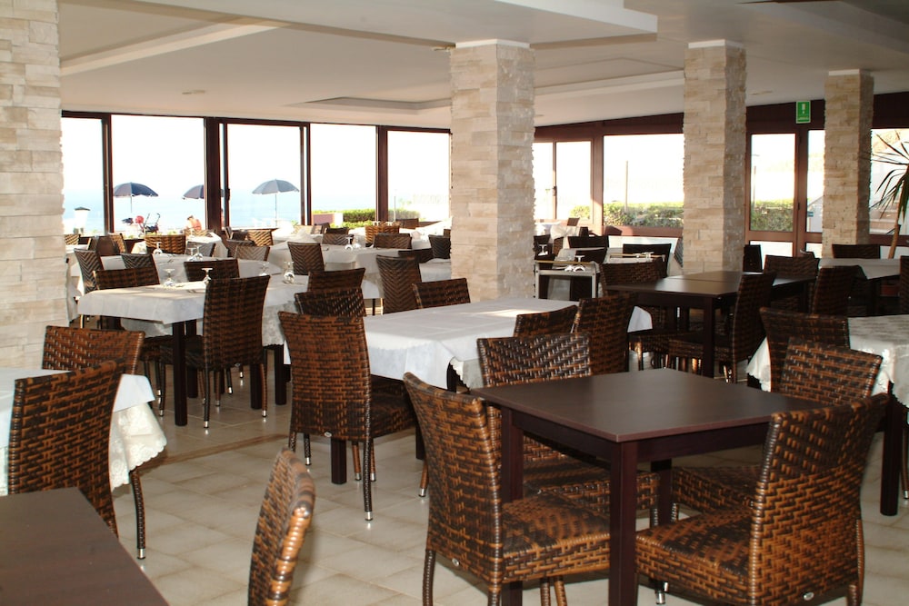 restaurant-cafeteria