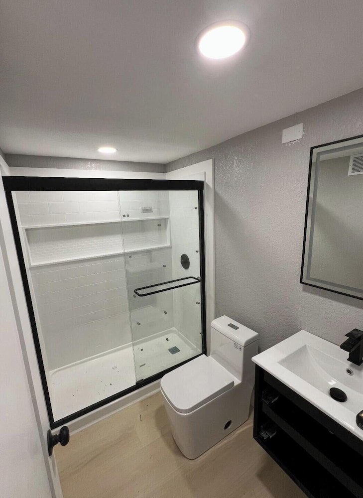 Regency Inn 54/55