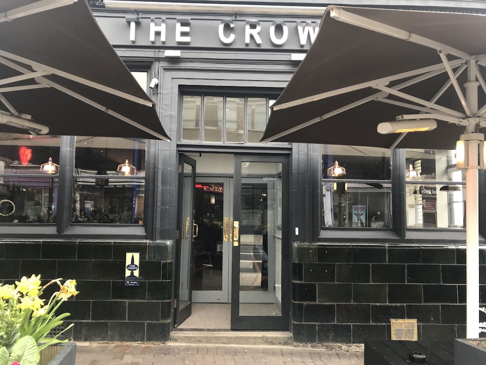 Publove the Crown Battersea 46/50