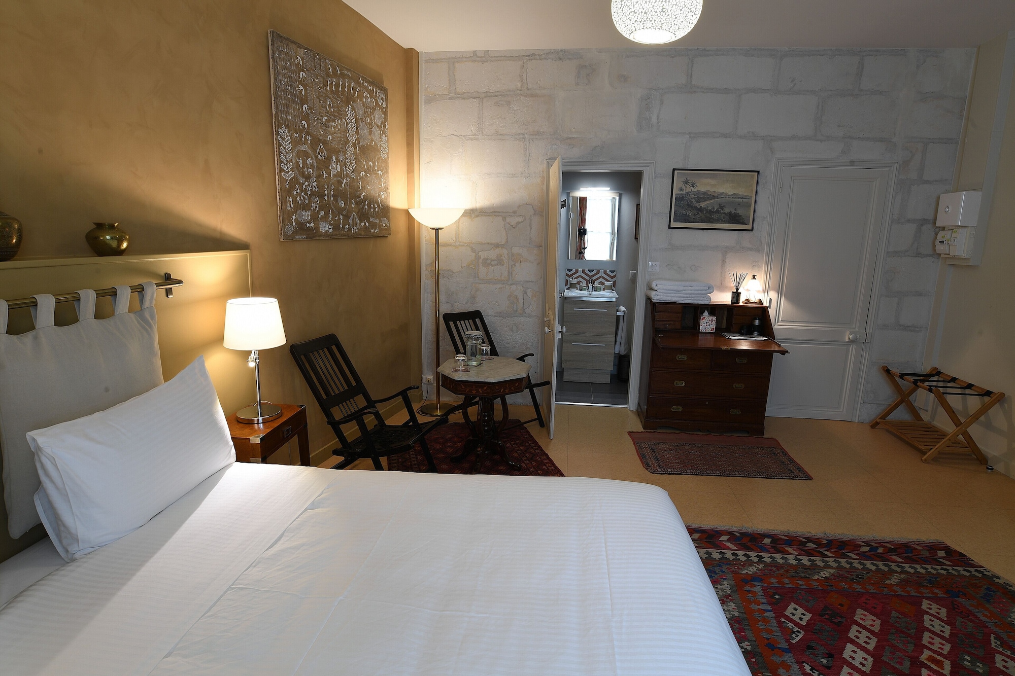DELUXE, DOUBLE BED