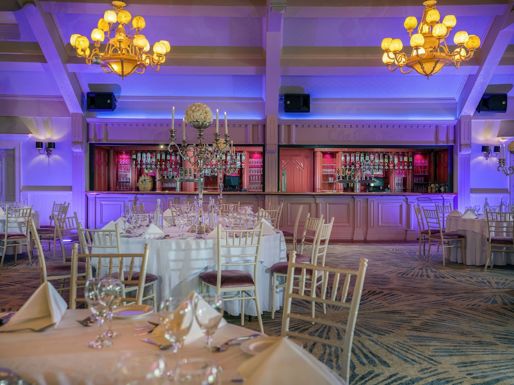 Treacys Oakwood Hotel, Shannon 37/55