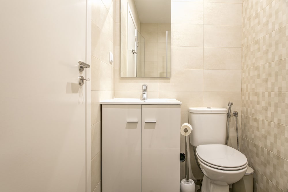 Home Out Rooms and Apartments 50/50