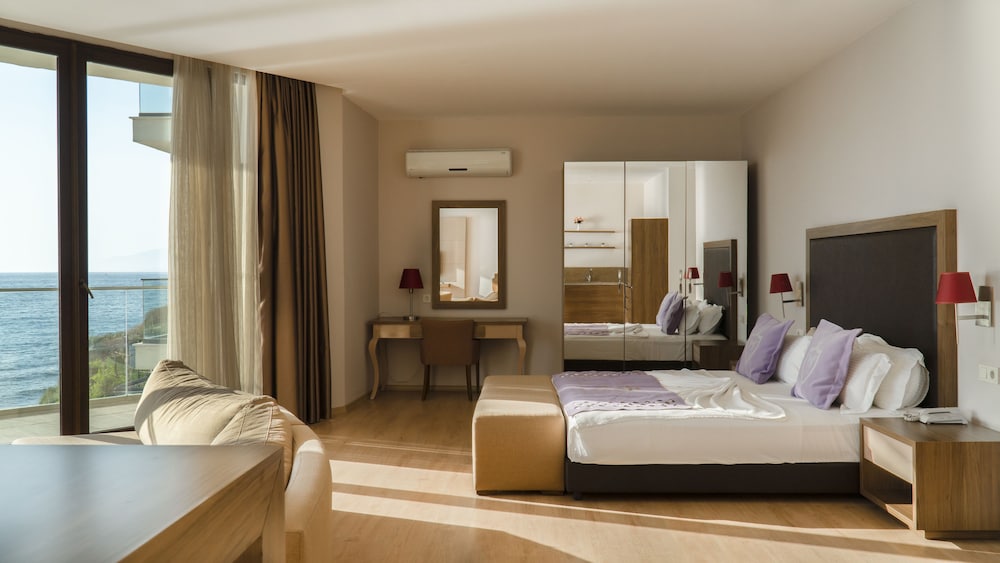 Ladies Beach Residence Hotel 33/68