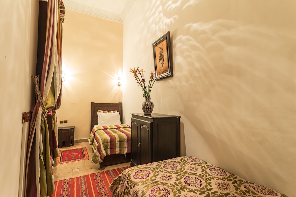 RIAD NASREEN 22/76