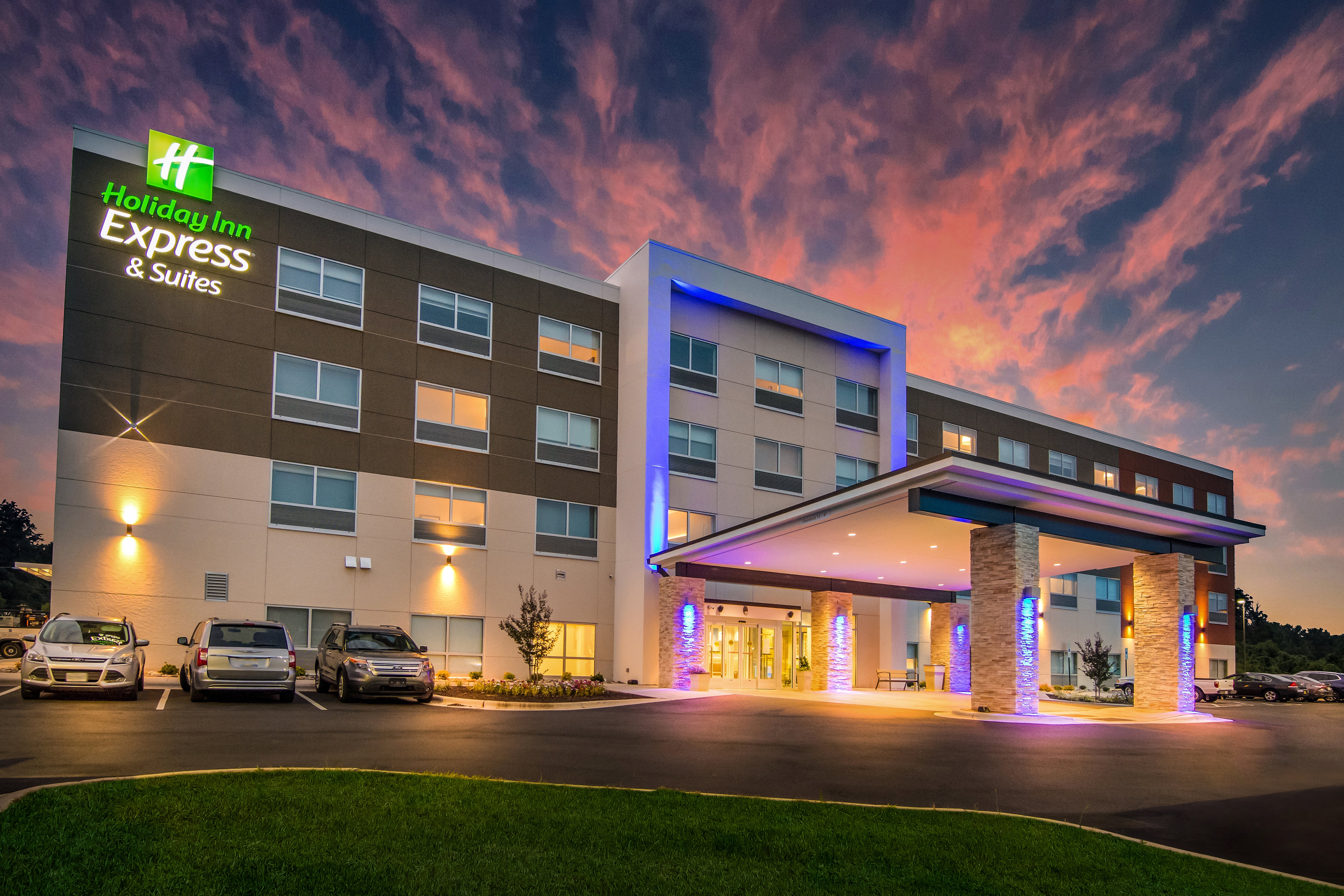 Holiday Inn Express and Suites Asheboro 2/34