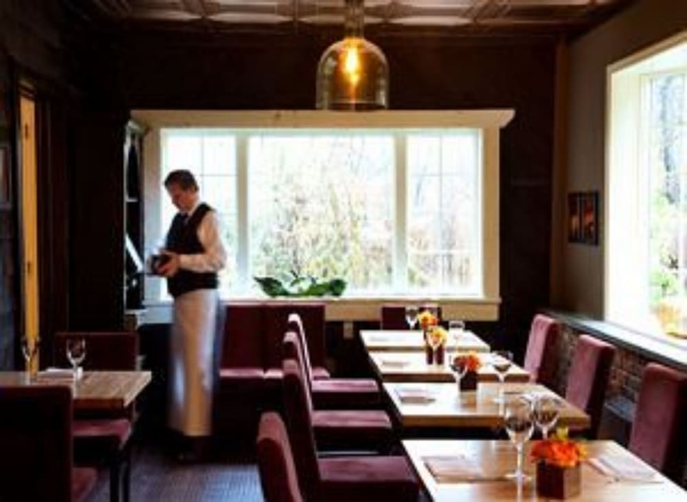 Crabtree Apos S Kittle House Restaurant Inn 45/52
