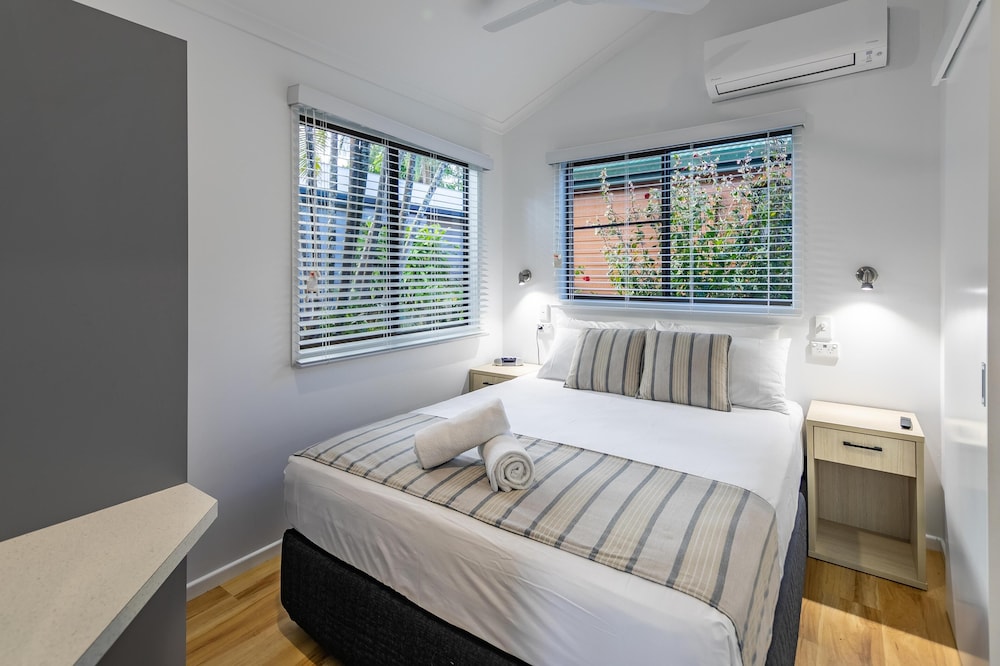 2 Bedrooms, Spa, Superior, Villa, 1 Queen and 1 Bunk Bed, Sofa