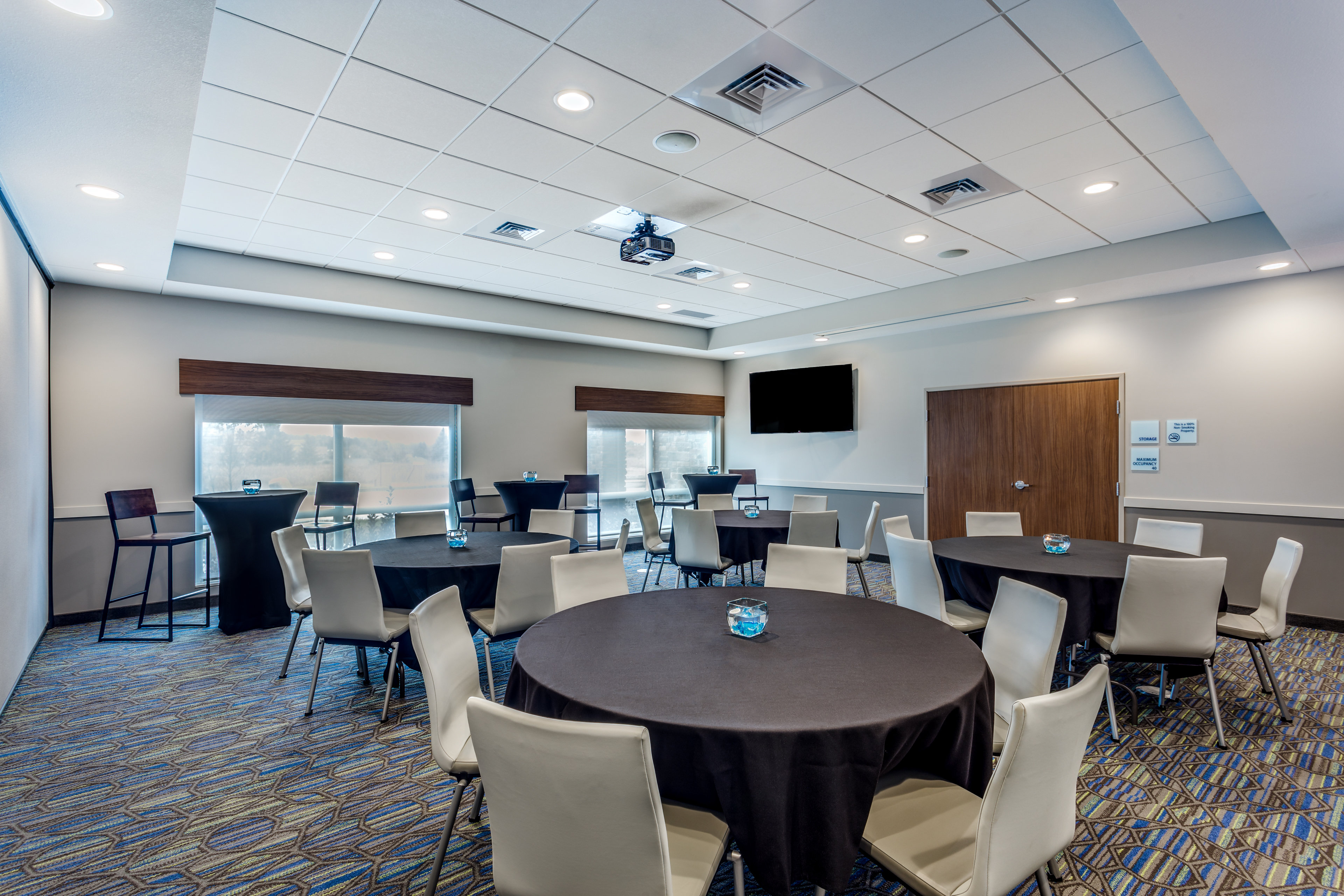 Holiday Inn Express Suites Rice Lake 59/72