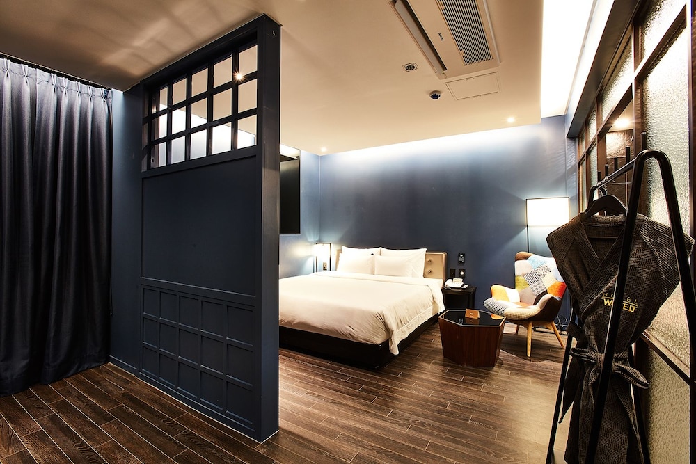 Hotel Wanted 31/70