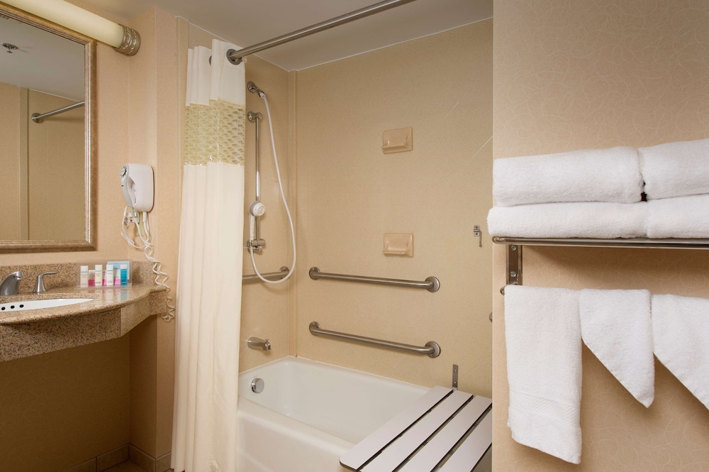 Hampton Inn Syracuse Clay 22/41