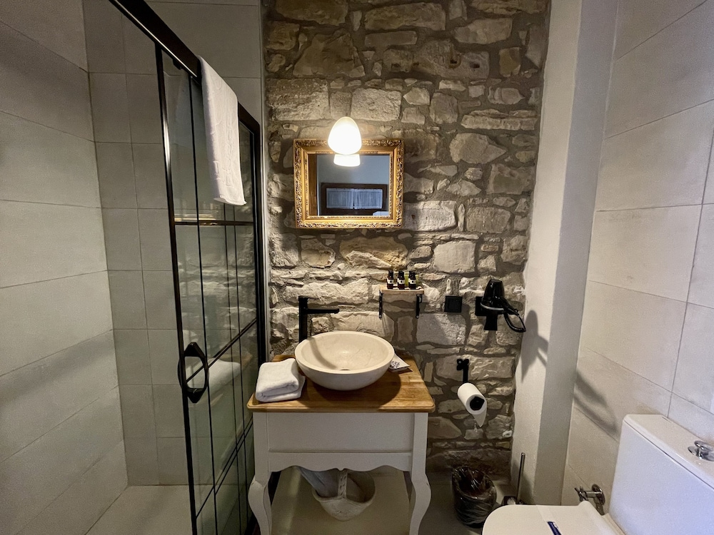 Urla Tas Konak Otel 46/50