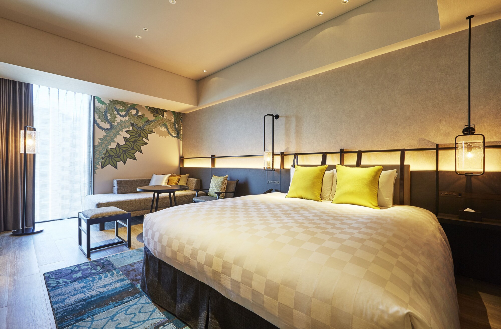 SUPERIOR, TRIPLE, KING BED