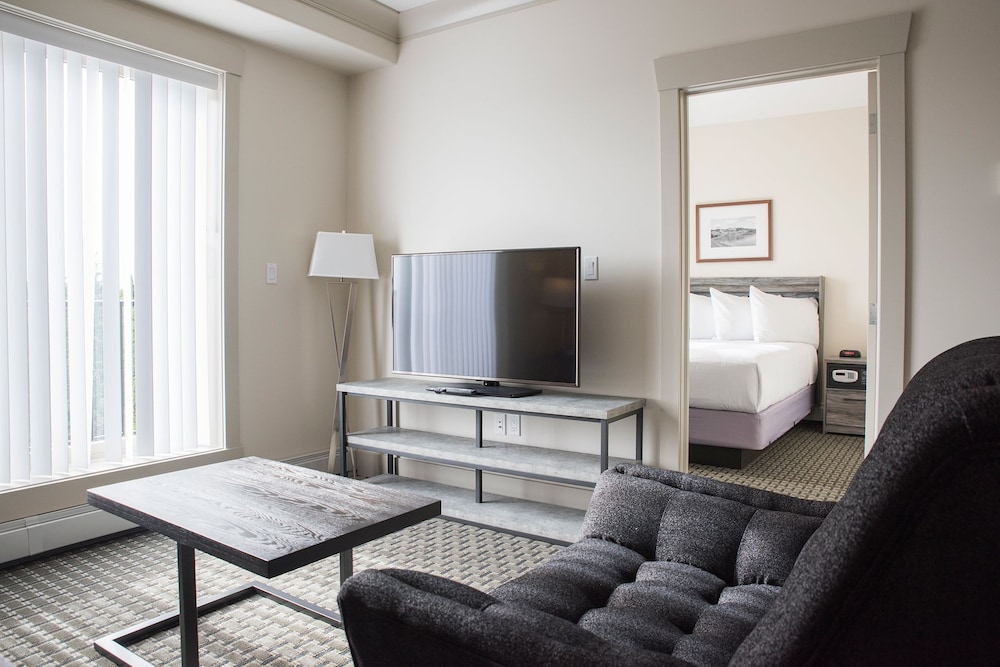 Chateau Nova Yellowknife 27/49