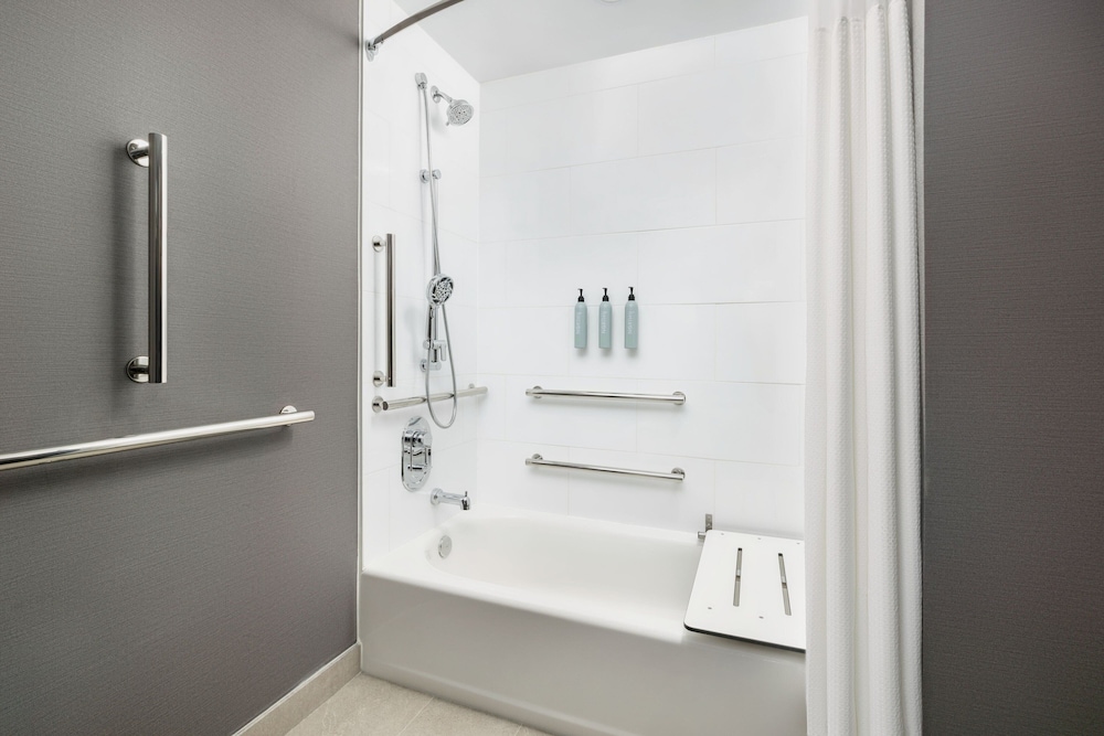 Room, 2 Queen Beds, Accessible, Courtyard By Marriott New Castle 5/5