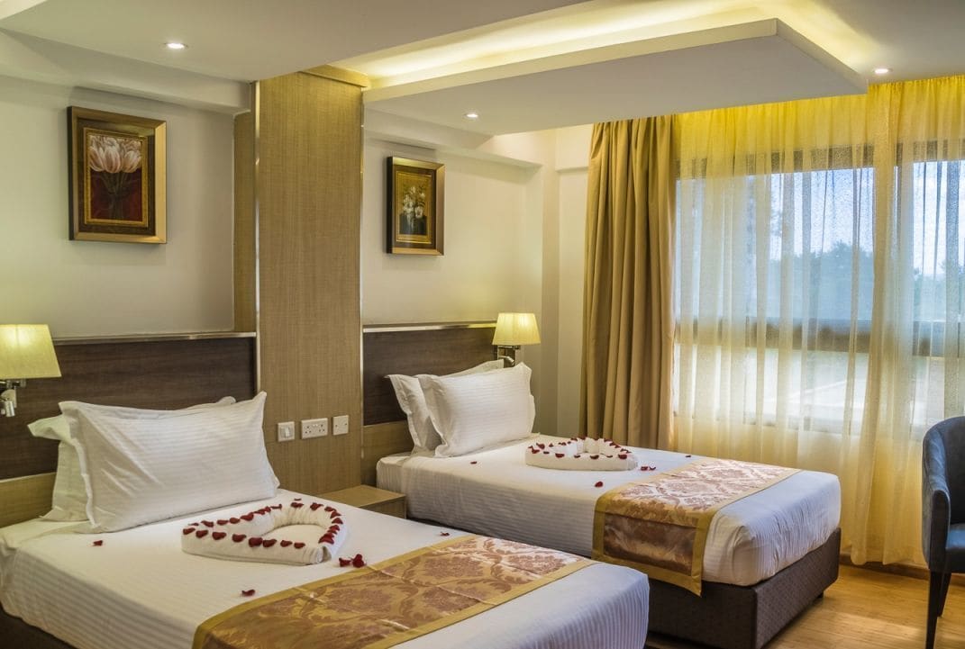 ROOM, TWIN BEDS