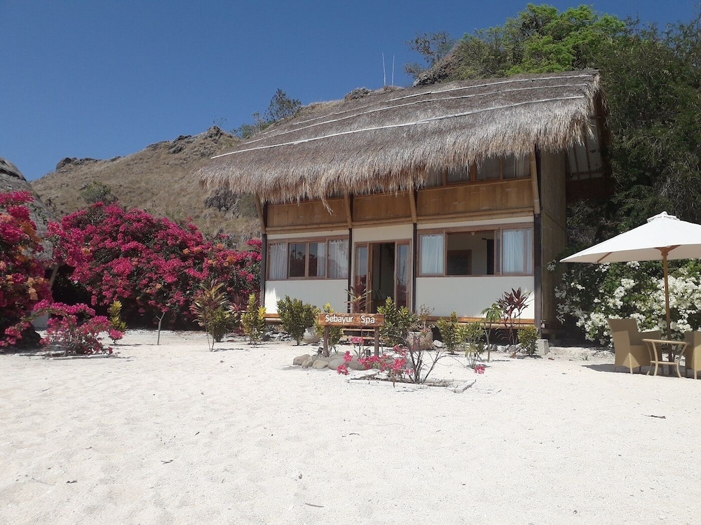 Komodo Resort 3/36