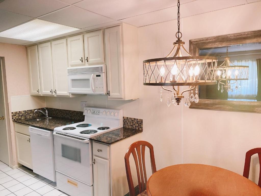 Room, King Bed, Murphy Bed, Separate Building
