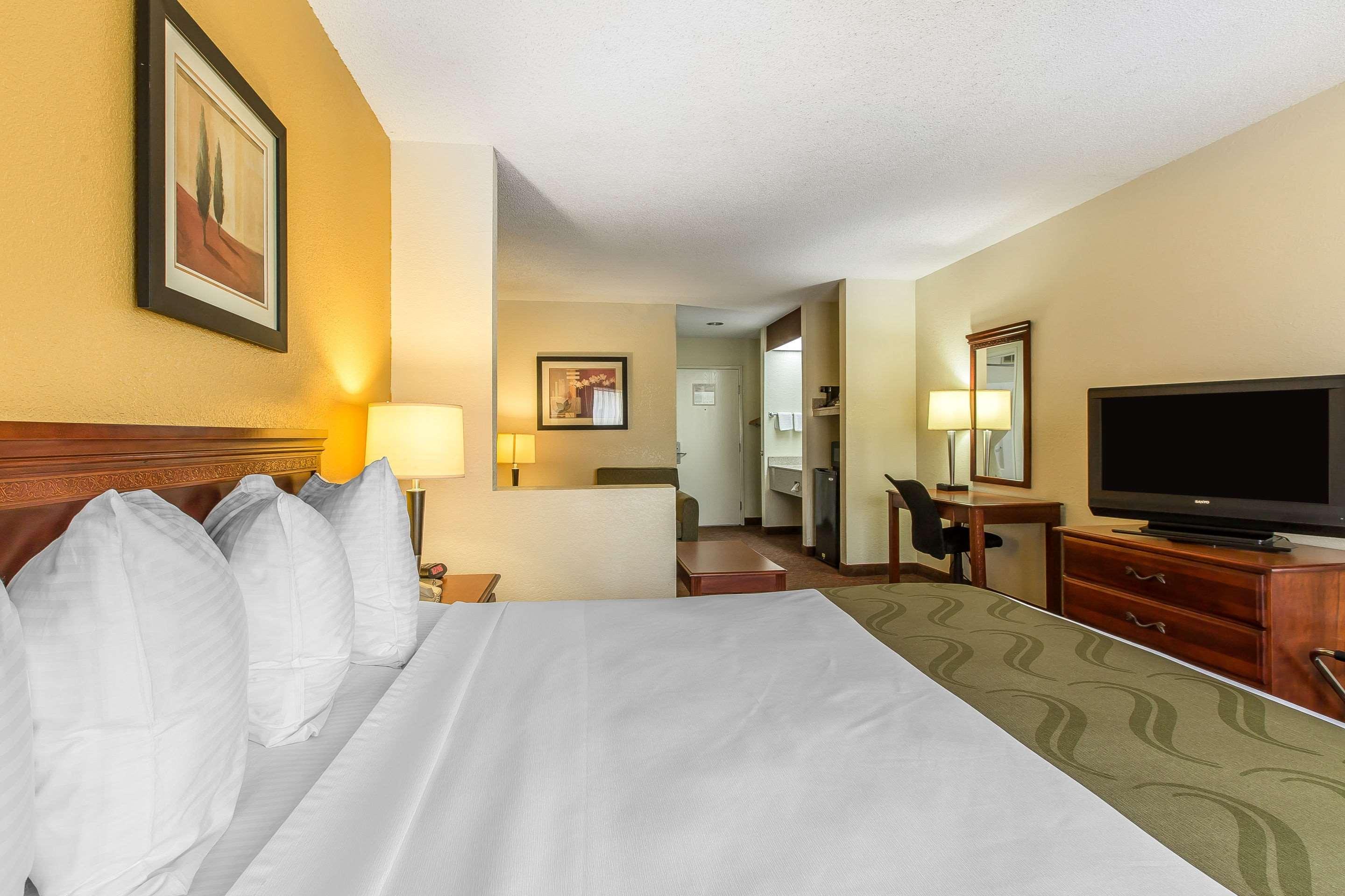 ROOM, KING BED, SMOKING